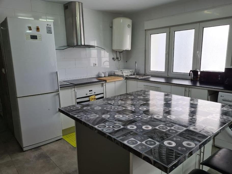 A Un Paso De La Playa, Amplio Apartamento Gijón Eksteriør billede